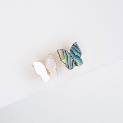 Винтажные серебряные серьги-гвоздики с перламутровой бабочкой Aurora (1 пара)
