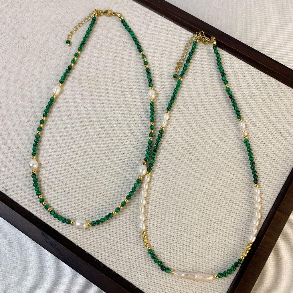 Ожерелье на ключицу из малахита и пресноводного жемчуга в стиле ретро — элегантный дизайн, вдохновленный лесом