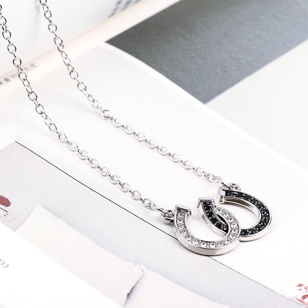 Black White Fashion Jewelry Zinc Zinc Alloy Chain Women Lady Necklace Double Horse Hoof Pendant