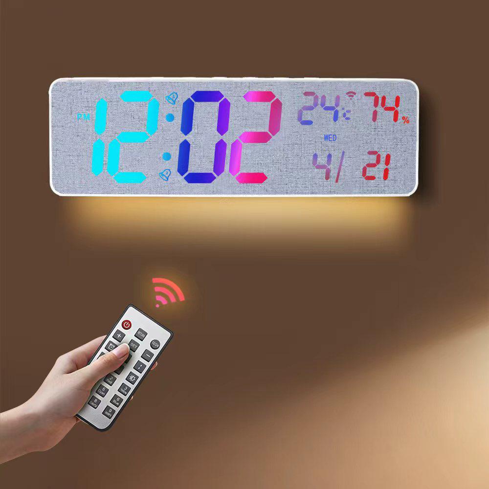 RGB Bluetooth Умные настенные часы с автоматической синхронизацией времени, будильником, отображением температуры и влажности, вечным календарем и пультом дистанционного управления.