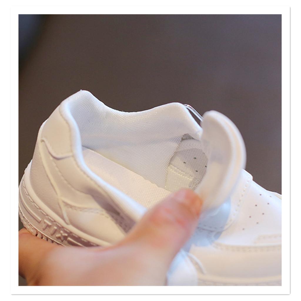 Детские маленькие белые туфли, весна-осень 2023, новые спортивные туфли для мальчиков и девочек, повседневные туфли для доски, кожаный верх, мягкая подошва B