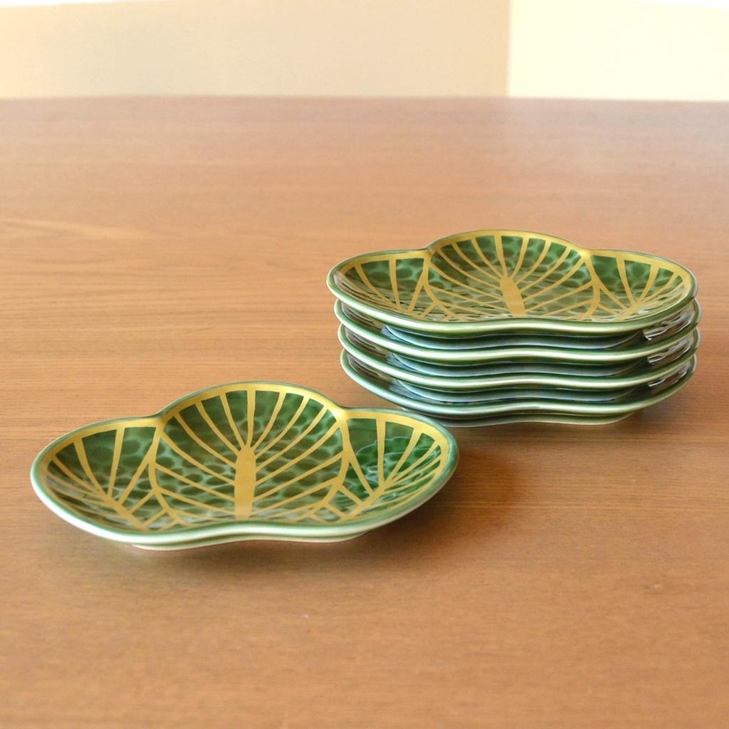 Новогодние японские маленькие сосновые иголки Арита на удачу небольшой набор в подарочной коробке, в которую входят столовые приборы, столовые приборы, тарелки, иголки, амулеты, посуда, (зеленый),