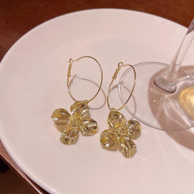 Exquisite High-End Flower Metal Earrings: Trendy, Versatile, Luxury Jewelry for Women