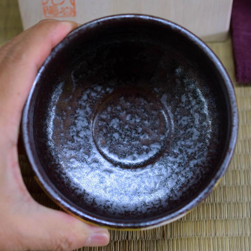 Waza no Kura Стильная керамическая матча Кутани Золотой лист Цветок сливы Роскошная чайная церемония Сделано в Идеально в качестве подарка на день рождения 60-й 70-й 77-й или 88-й день рождения