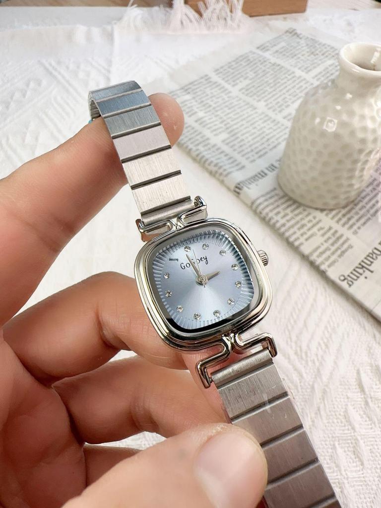 Pre-owned Petite Ladies’ Square Steel Band Watch – Classic Design