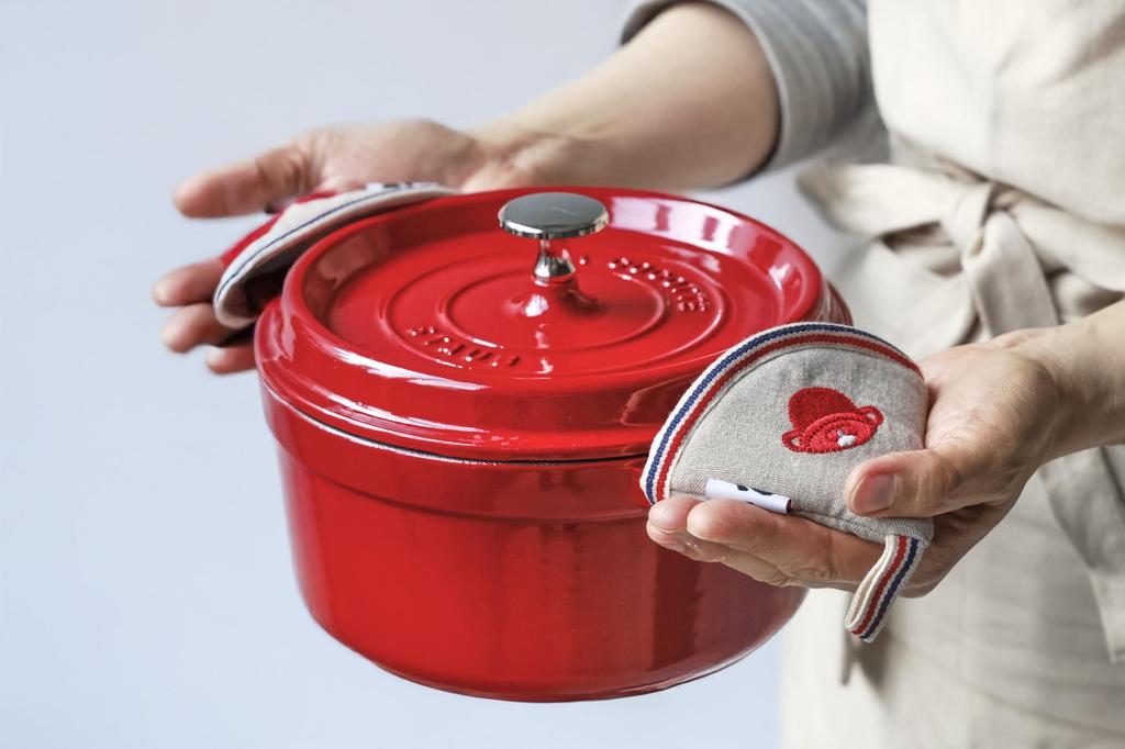 Staub Knob Set of Cotton Pot Kitchen Mittens, Cherry, 2, Holders, Mittens, Z1033-715