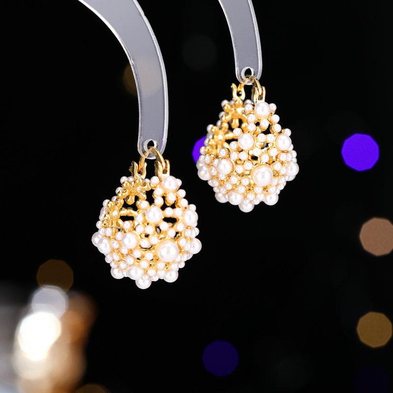 Women's Light Luxury Imitation Pearl Flower Basket Earrings Fashionable and Versatile Unique and Design Sense Earrings