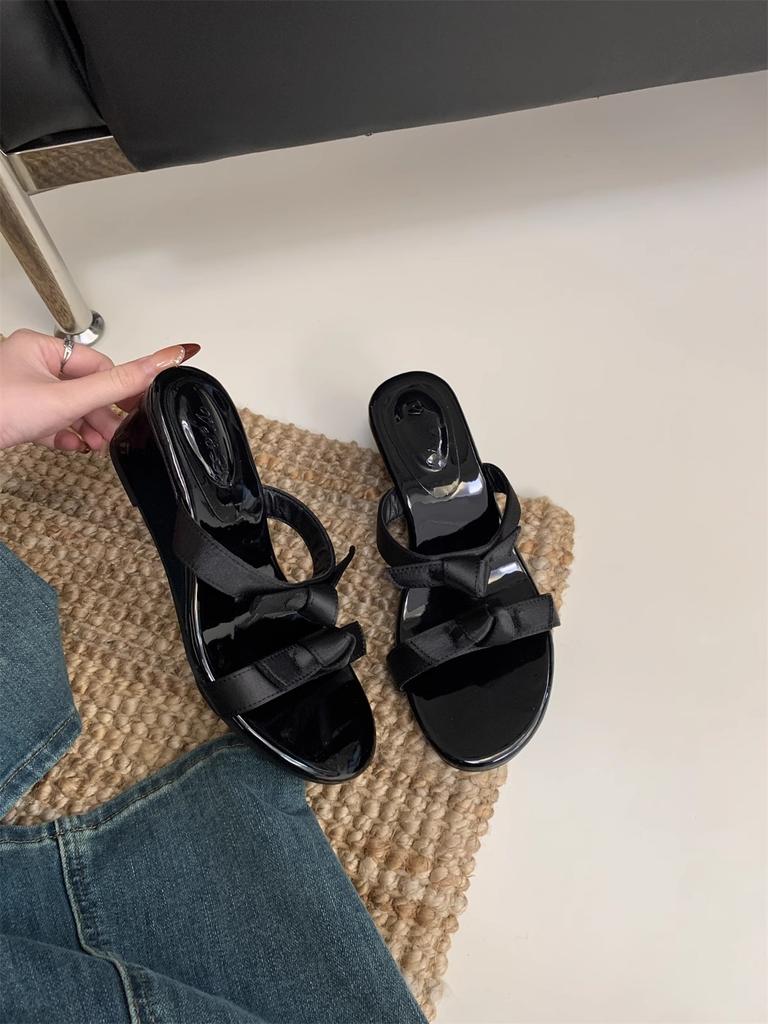 Fashion Square Heel Slippers Casual Rubber Flip Flops Shoes Woman 2025 Shale Female Beach Pantofle Block Luxury Soft Hawaiian Sabot New