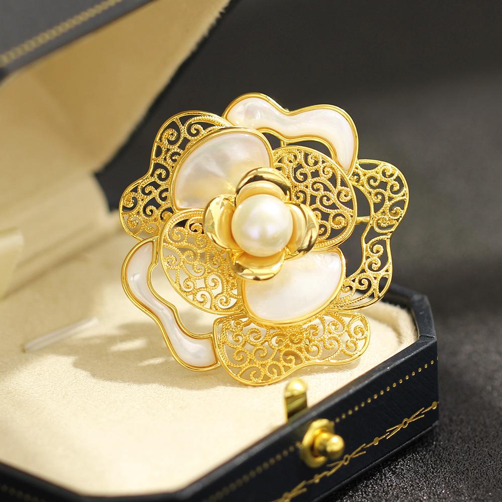 Elegant High-End Natural Fritillary Freshwater Pearl Camellia Brooch Temperament Niche Flower Rose Pin Women'S Accessories
