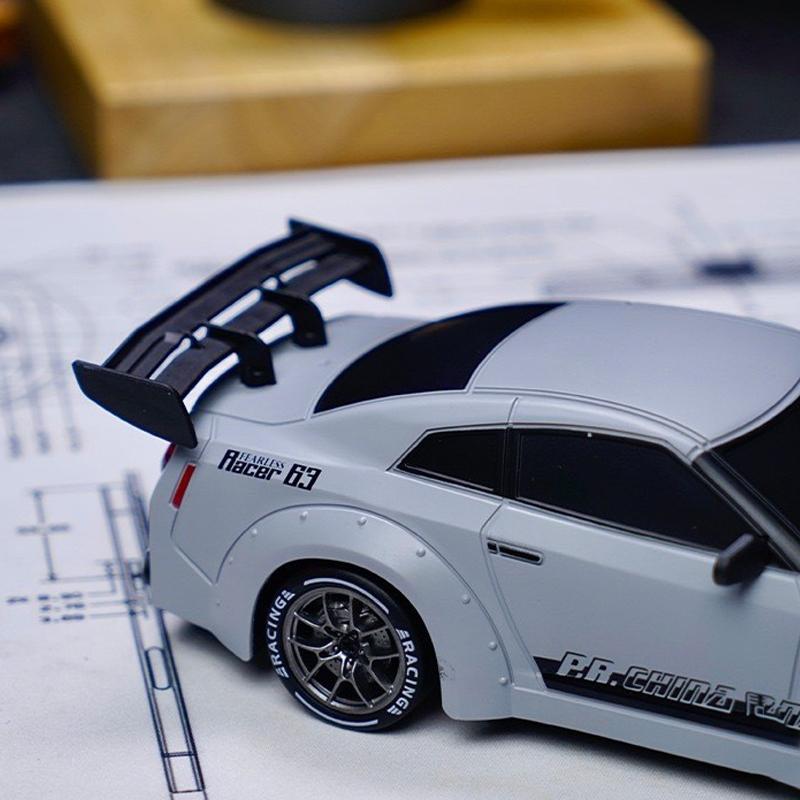Радиоуправляемая высокоскоростная дрифт-машина Гоночная машина на радиоуправлении Дрифт-машины 1/24 Модель автомобиля 4WD Высокая скорость 2.4G Радиоуправление Пульт C