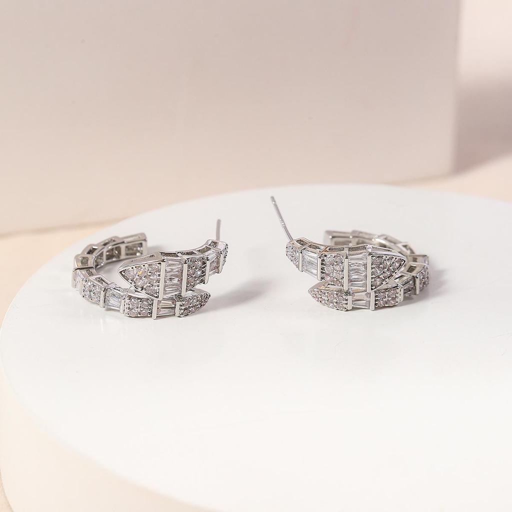 Серьги-змеи с микро-паве из бриллиантов: Роскошный дизайн для любой формы лица, Женский уникальный бестселлер 2024 года.