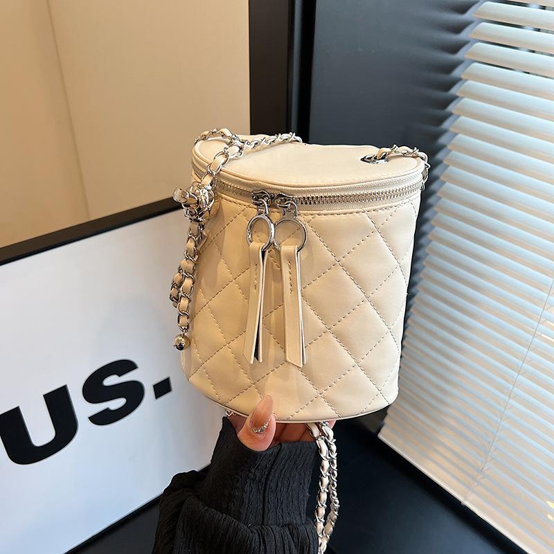 Chain Bag Women's Shoulder Messenger Bag New Fashion Three-dimensional Versatile Bucket Bag