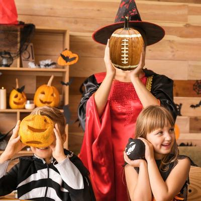 Футбольный тыквенный орнамент из смолы ручной работы Хэллоуинская фигурка Осенний футбол Украшение для Хэллоуинского мероприятия