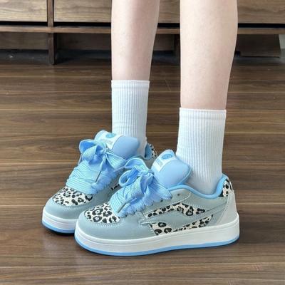 Осенью и зимой популярные маленькие белые туфли с принтом коровьего мороженого и леопардовым принтом, новые модные туфли известных брендов, увеличивающие рост и комфорт, обувь, рекомендованная Douyin