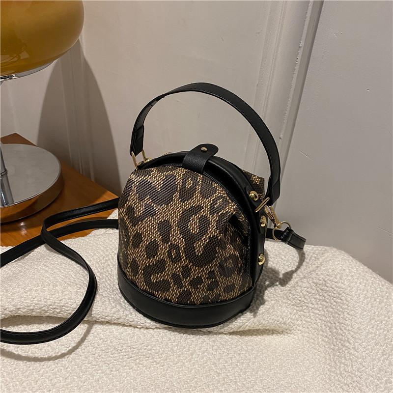 Женская сумка-цилиндр, новый дизайн, буквенный принт, широкий ремешок, мини-сумка через плечо, хит-цвет, сумка-ведро из искусственной нити в стиле пэчворк