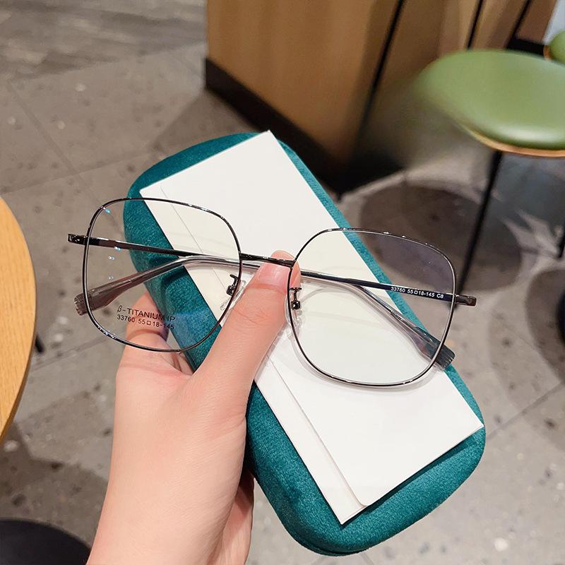 Литературная ретро-оправа для очков в большой коробке для мужчин и женщин, простое лицо может быть оснащена антисиним светом.