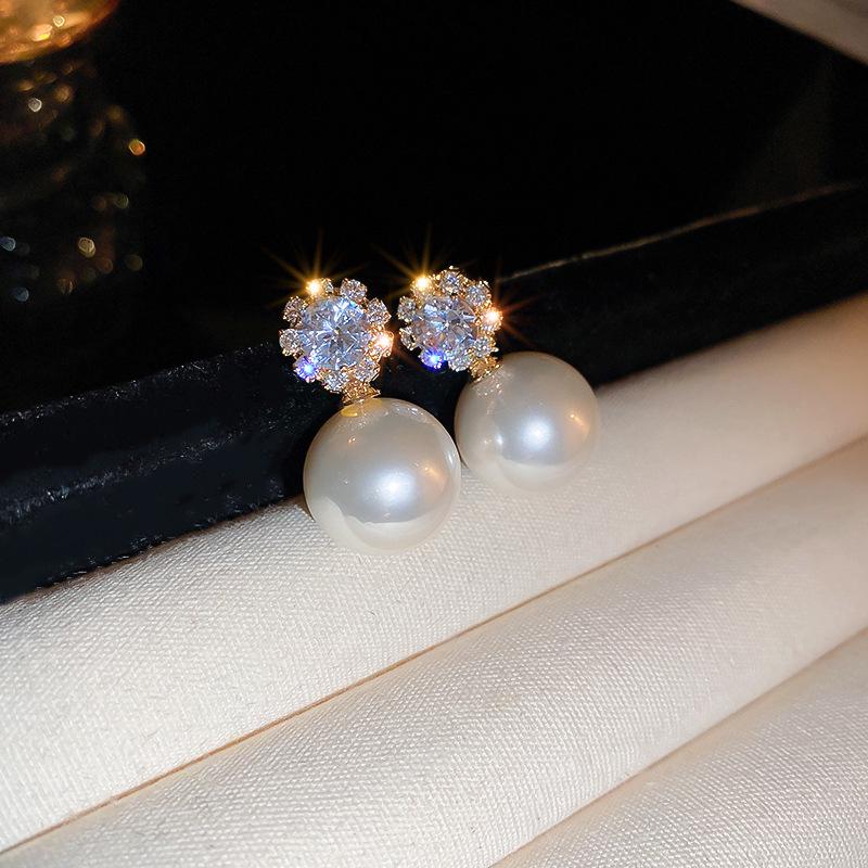 Elegant Zircon Pearl French Retro Luxury Earrings 2025