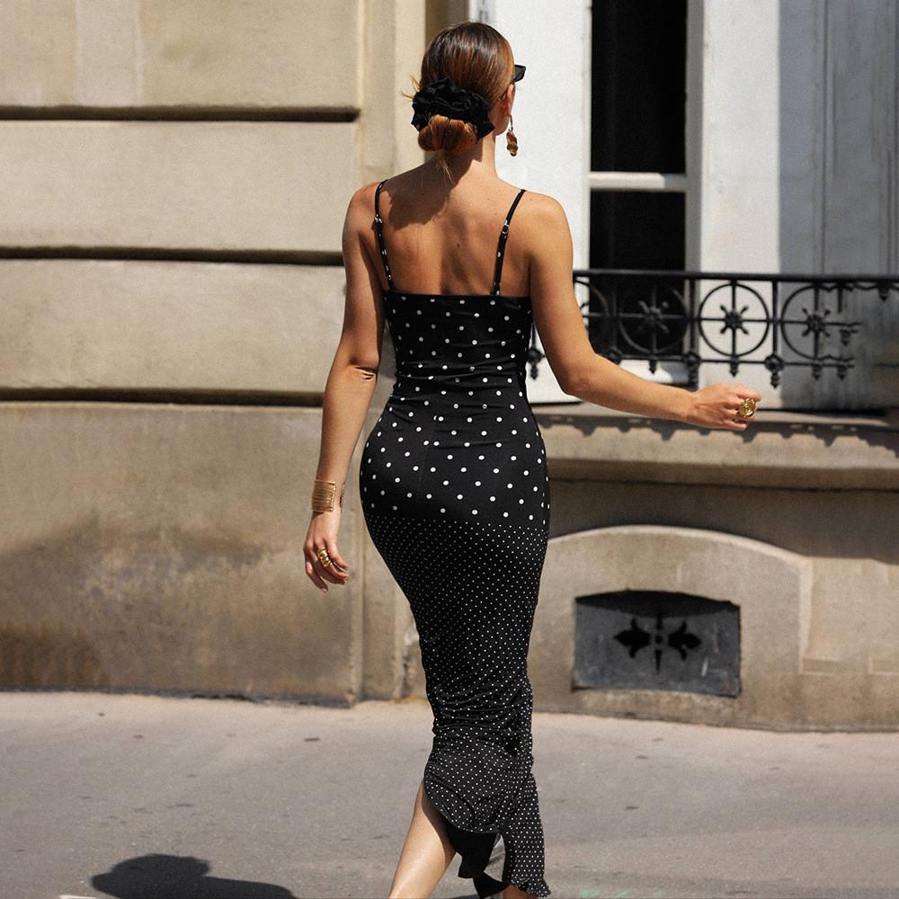 Летнее женское платье-слип в горошек с комбинированными тонкими бретелями для повседневной носки