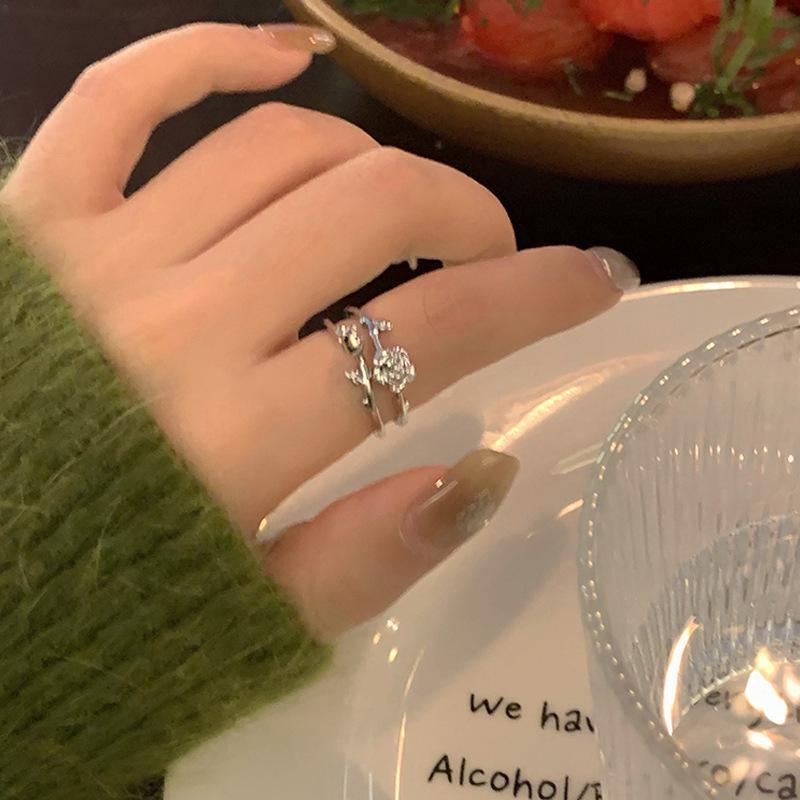 Стильное серебряное кольцо с цирконием для женщин - легкий роскошный открытый дизайн, идеально подходит для указательного пальца