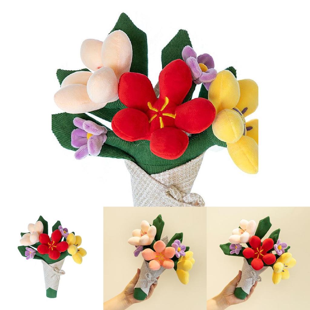 Милая плюшевая игрушка медведь с красивой цветочной композицией в оранжевых, розовых и красных оттенках