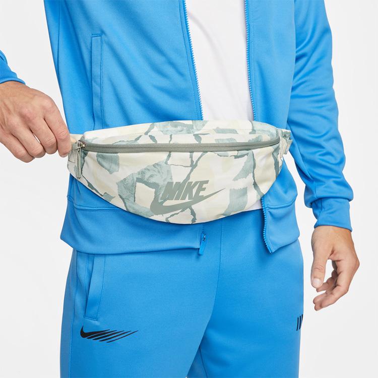 Nike Тканевая поясная сумка Heritage Regular Унисекс Цвет: Мика Зеленый/Парусный Белый DV6242-330