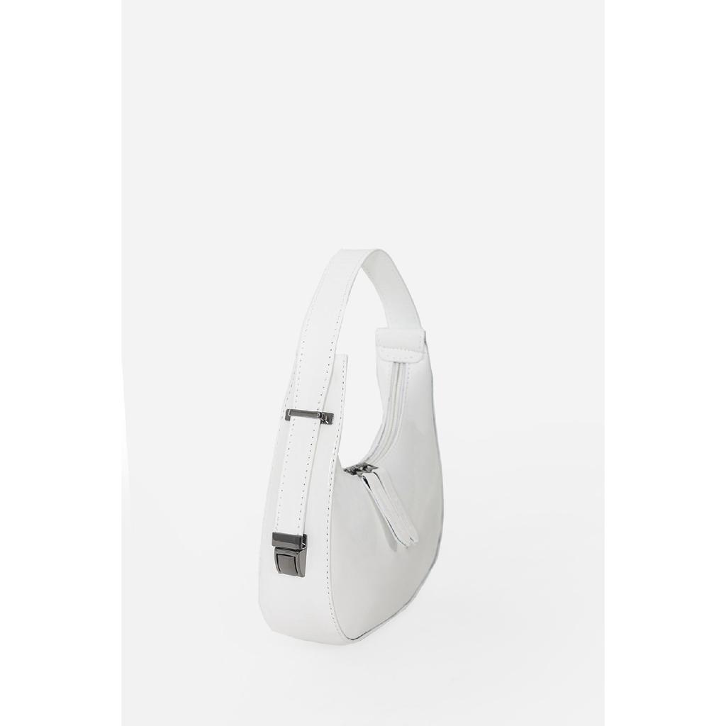 Женская бордово-красная сумка на плечо из лакированной кожи с детальным ремешком