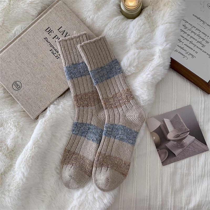 Женские осенне-зимние утолщенные теплые полосатые шерстяные длинные носки-гольфы контрастных цветов