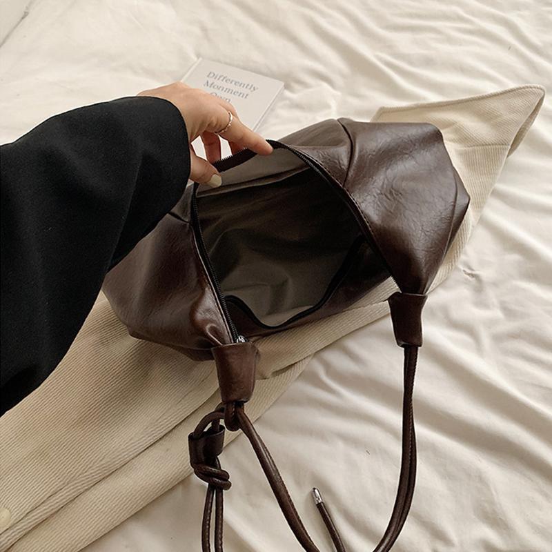 Underarm Bag PU Leather Solid Color Crescent Bag for Women Adjustable Strap Handbag Zipper Hobo Bag for Work Travel AVE