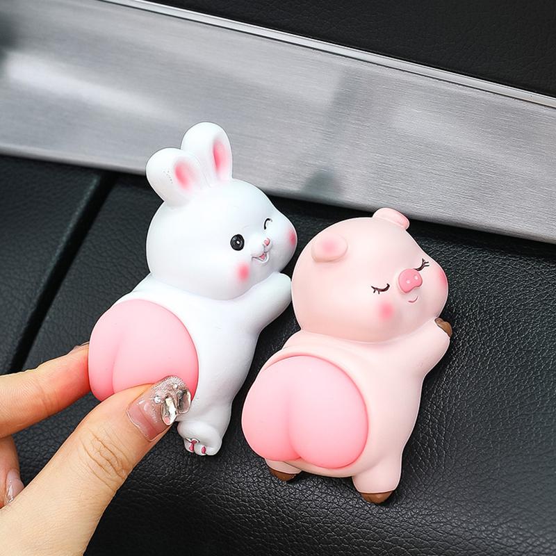Автомобильные аксессуары Декор Забавная кукла-свинка Панда Кролик Удар по ягодицам Расслабьтесь во время вождения Игрушка-непоседа Центральная консоль Украшение