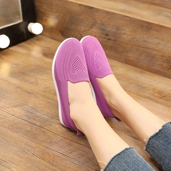 Туфли из старой пекинской ткани. Женские летние туфли с дышащей сеткой. Нескользящая спортивная обувь для женщин среднего и пожилого возраста. Летающая тканая прогулочная обувь.