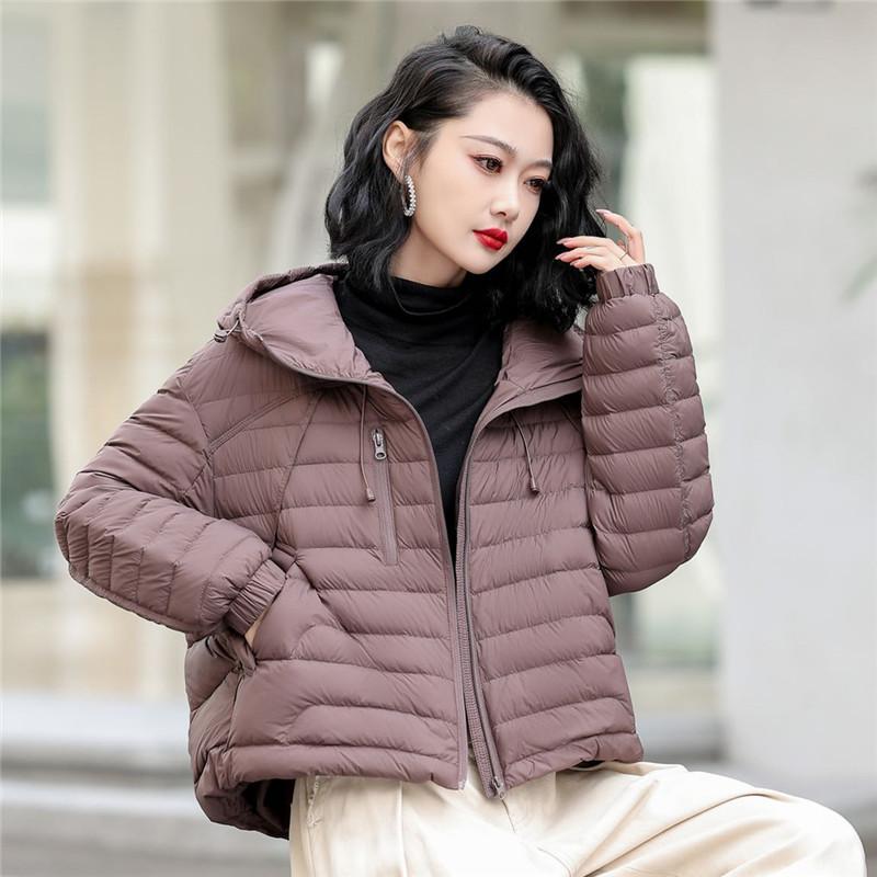 МОДА белый утиный пух легкий женский короткий 2024 новый корейский вариант с капюшоном свободный модный теплый легкий пальто Одежда