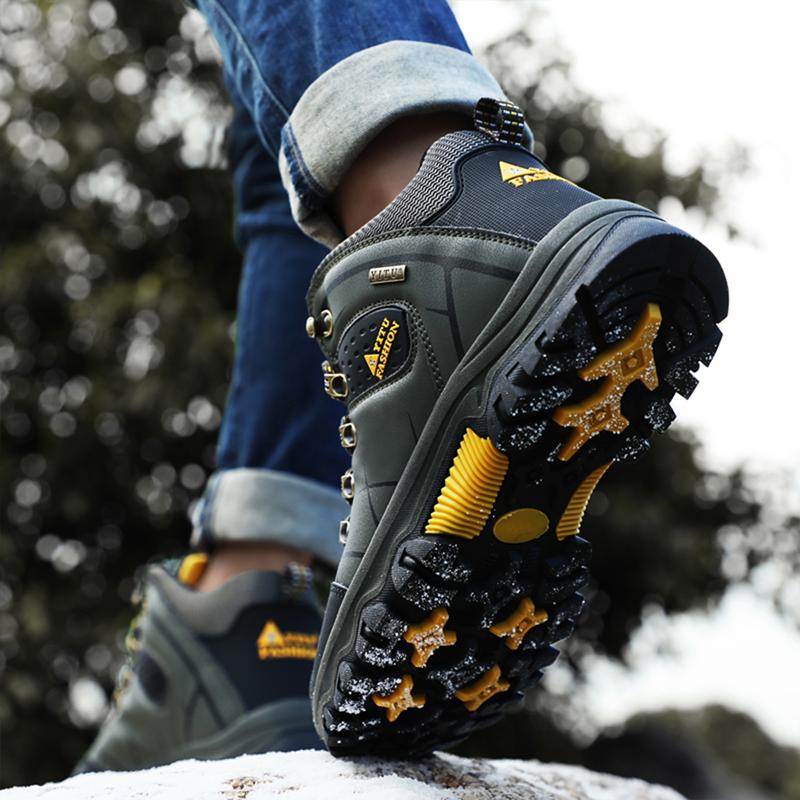 Men Winter Boots Plush Warm Hiking Shoes Man Outdoor Trainers Male Work Shoes Size 39-47
