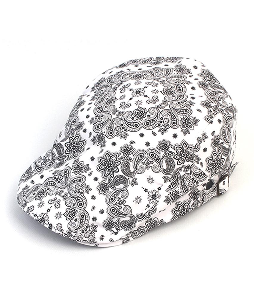Кепка-ушанка Yunibeosyeolkemiseuteuli Paisley White с боковым ремешком