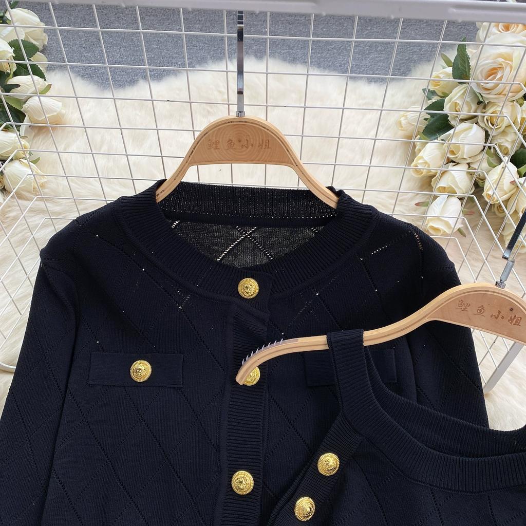 Весенне-осенний женский вязаный свитер в клетку с золотыми пуговицами, однобортный пиджак, жилет и мини-короткая юбка, комплект из 3 предметов