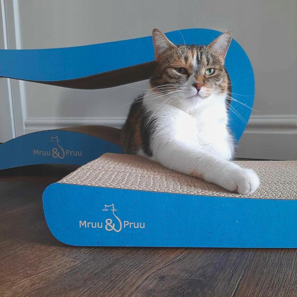 Sigma cat scratching post | black | 58x6.6x24 cm | MruuPruu