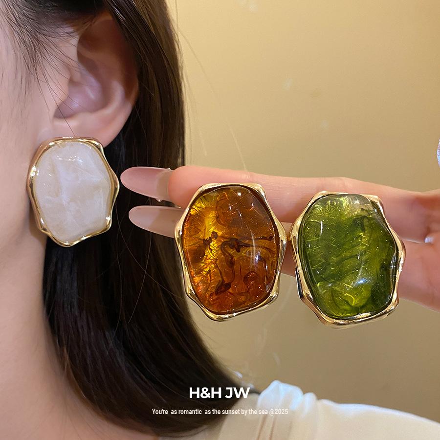 Серебристая игла плиссированная смола овальный кулон серьги-гвоздики высокая чувственность темперамент элегантные серьги ретро легкая роскошь модные серьги