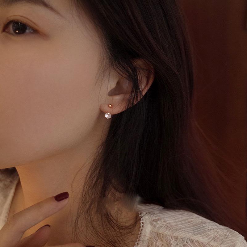 Модные серьги с цирконом и бриллиантами: Компактный, универсальный и идеально подходит для повседневного ношения.