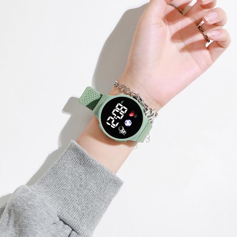 Популярные и стильные круглые электронные часы для детей с дизайном космонавта, высокотехнологичные и модные