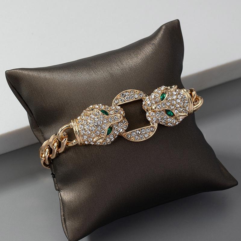 European and American Minimalist Round Leopard Head Enamel Bracelet