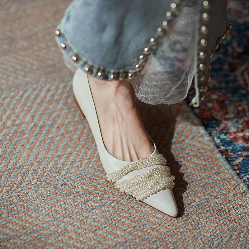 2025 новая весна острый носок матовая кожа мелкий вырез жемчужный толстый каблук модная женская обувь четыре сезона плоская подошва женские туфли-лодочки