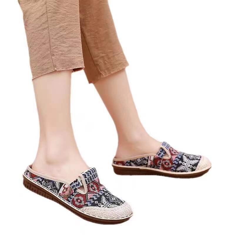2025 spring and summer new driving cloth shoes women's one-pedal versatile flat-soled slippers women's fashion famous style casual women's shoes