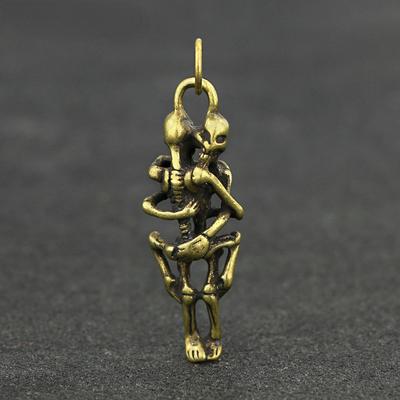 Ручной работы из чистой латуни Скелет Череп Любитель Панк Брелок Винтаж Медь Мини-Объятие Статуя Брелок Подвеска Орнамент Забавные Игрушки Подарки