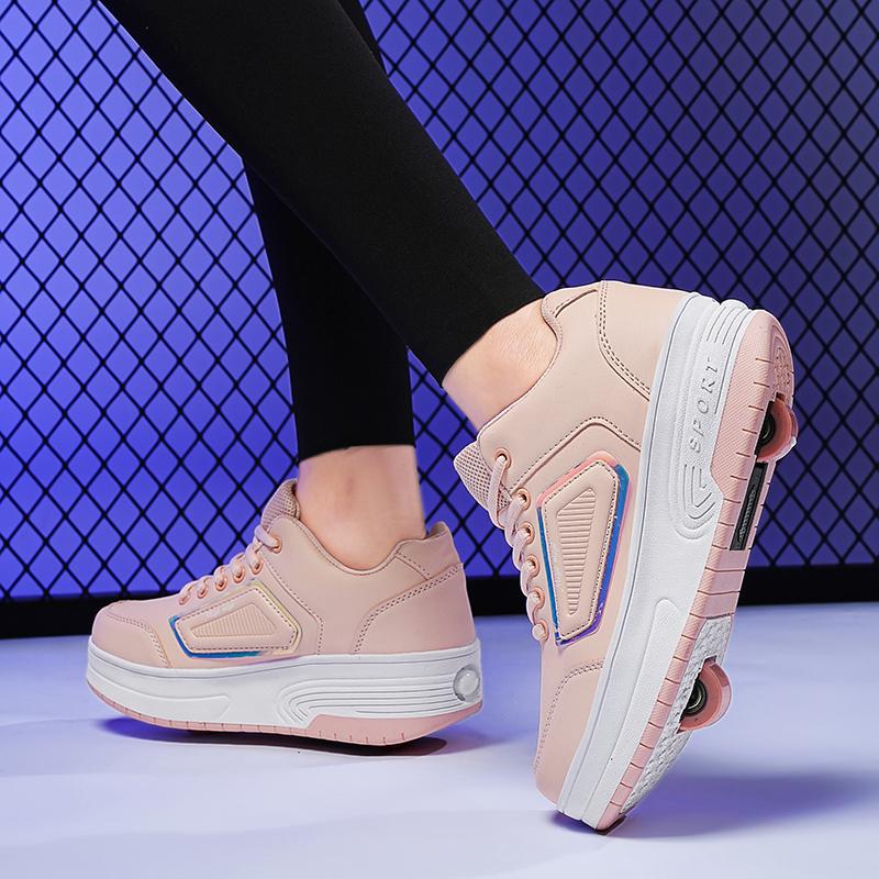 Обувь для роликовых коньков. Детские кроссовки с колесами. Детские роликовые коньки. Спортивная обувь на открытом воздухе.