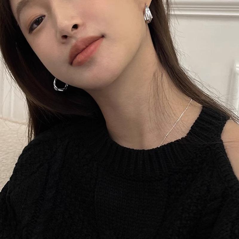 Винтажные серьги с неровными складками, женские серьги-лава, темпераментный нишевый дизайн, ветер инс, элегантные, простые, легкие, минималистичные серьги-кольца