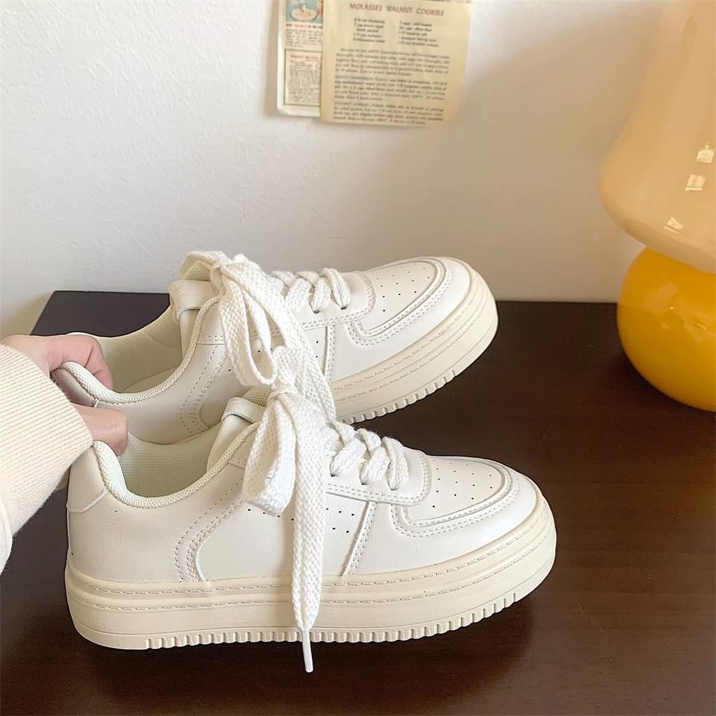 Thick-soled Flat-soled White Shoes Leather Surface 2025 Autumn and Winter New Versatile Retro Casual Student Shoes Women's Board Shoes