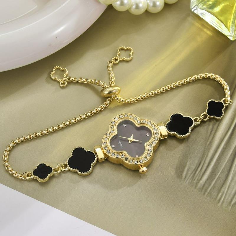Ленивый Pull Браслет-часы Четырехлистник Женский Зеленый Инкрустированный Алмазами Легкая Роскошь Нишевый Высококачественный Темперамент Изысканный