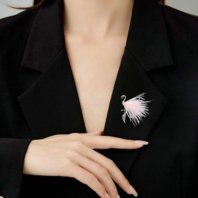 Премиальная брошь в виде розового пера фламинго, изысканный корсаж высокого класса, темпераментный костюм, пальто, персонализированная креативная булавка