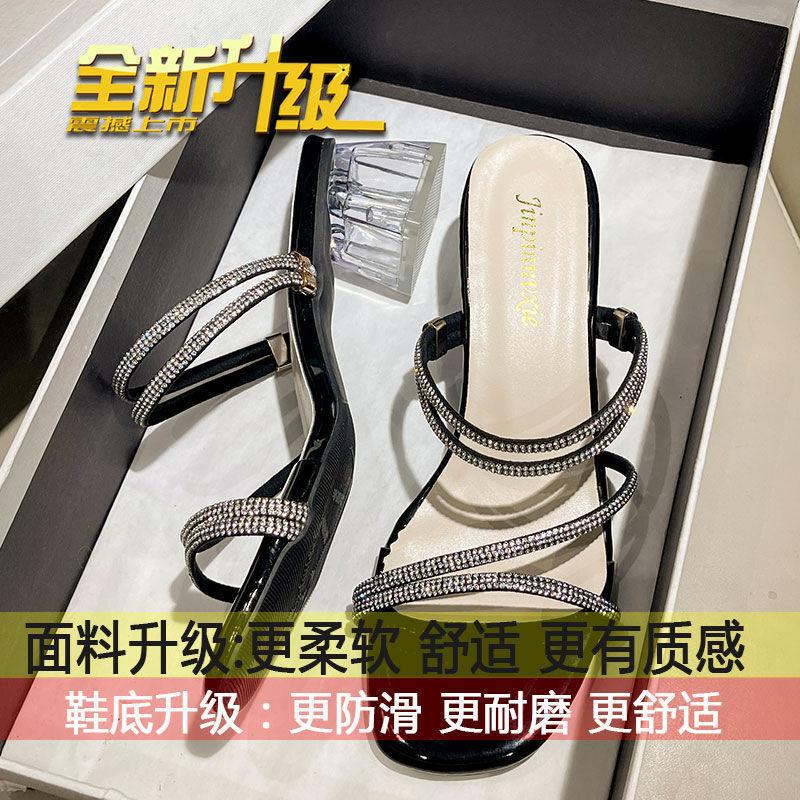 Тапочки женские летние верхняя одежда 2025 новые нескользящие взрывные феи ветер два износа толстый каблук одно слово сандалии горный хрусталь высокий каблук