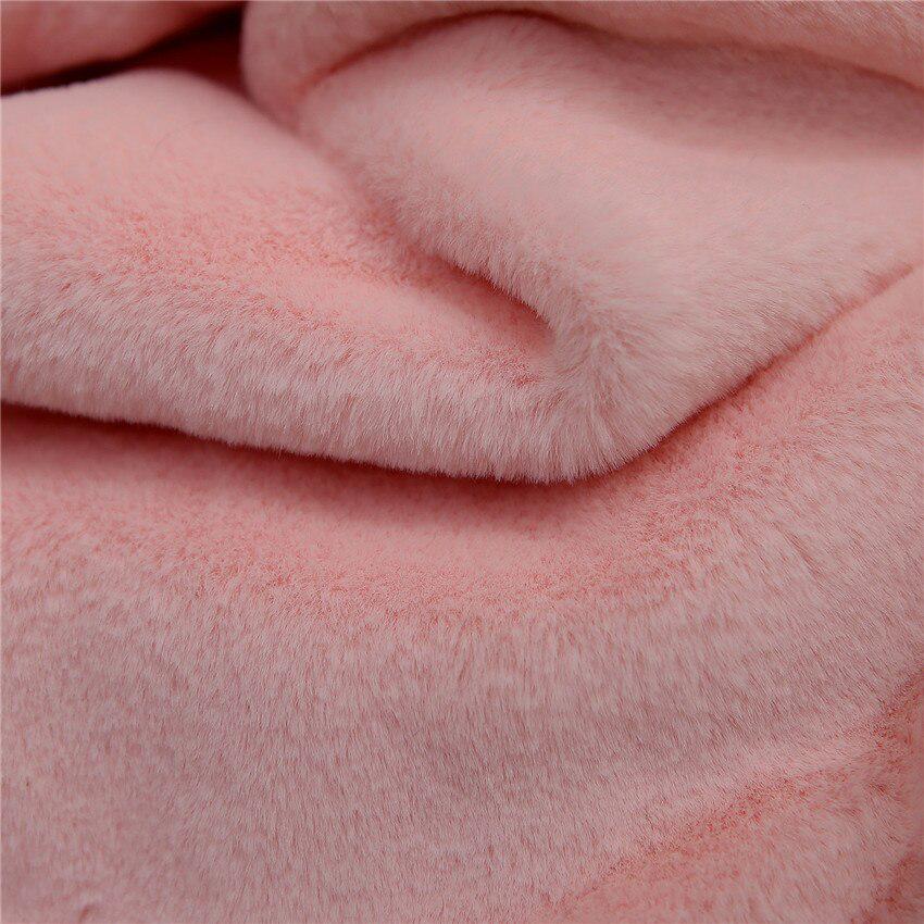 Зимний полушубок из искусственного меха