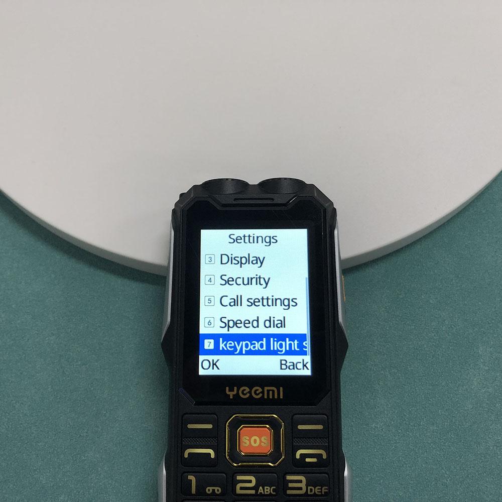 YEEMI Q8-1 2.4inch Screen 4G Button Phone Dual SIM Card Dual Flashlight One Click SOS Mp3 Mp4 FM 3000mAh Big Battery Big Button Mobile Phone